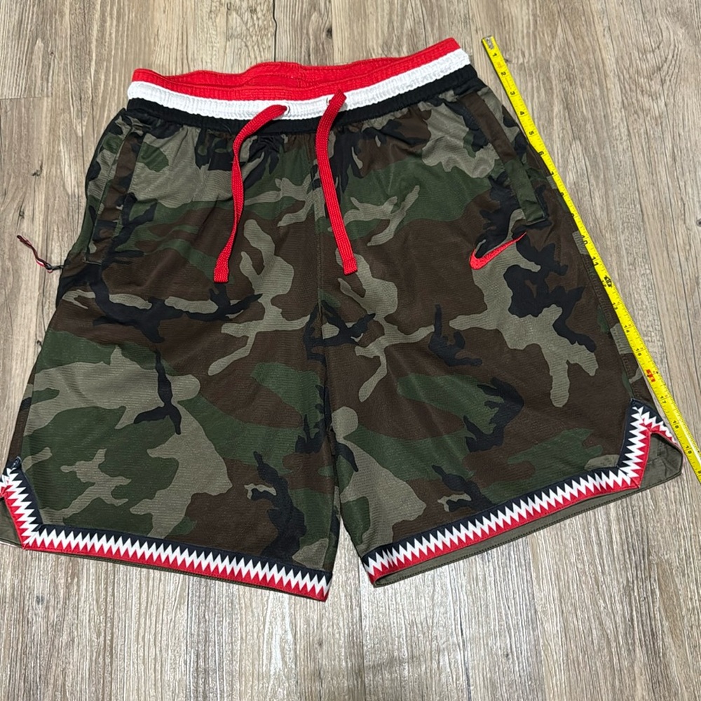 Nike Camouflage Basketball Shorts Size M

Excellent condition